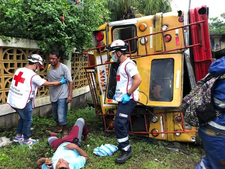 Vuelco De Bus Deja Varias Personas Lesionadas