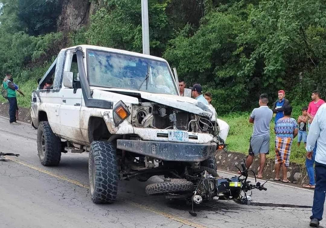 Motorizado Muere Al Impactar Contra Camioneta