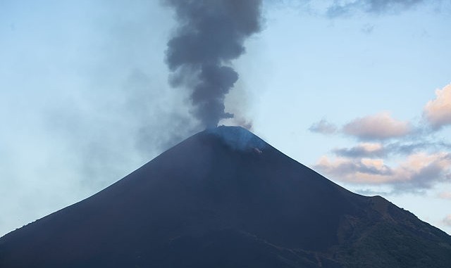 volcanes del país,observación,volcanólogos de estados unidos,actividad,microsismos