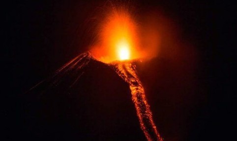 volcán momotombo,explosiones,gases y cenizas,atemoriza,