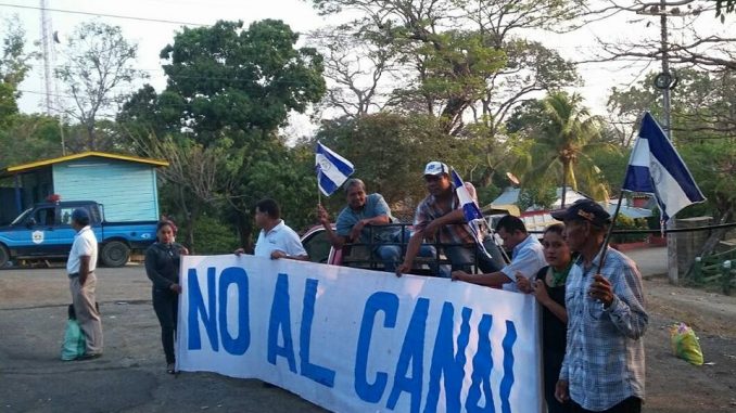 Efectivos de la Policía Nacional han sido desplegados por el Gobierno para tratar de impedir la marcha en contra del Canal Interoceánico