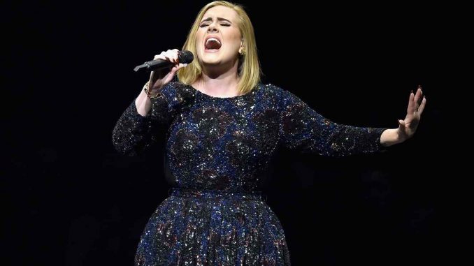 Adele rechaza un millón de dólares por cantar en privado