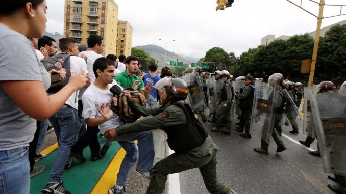 GNB - agrediendo venezolanos