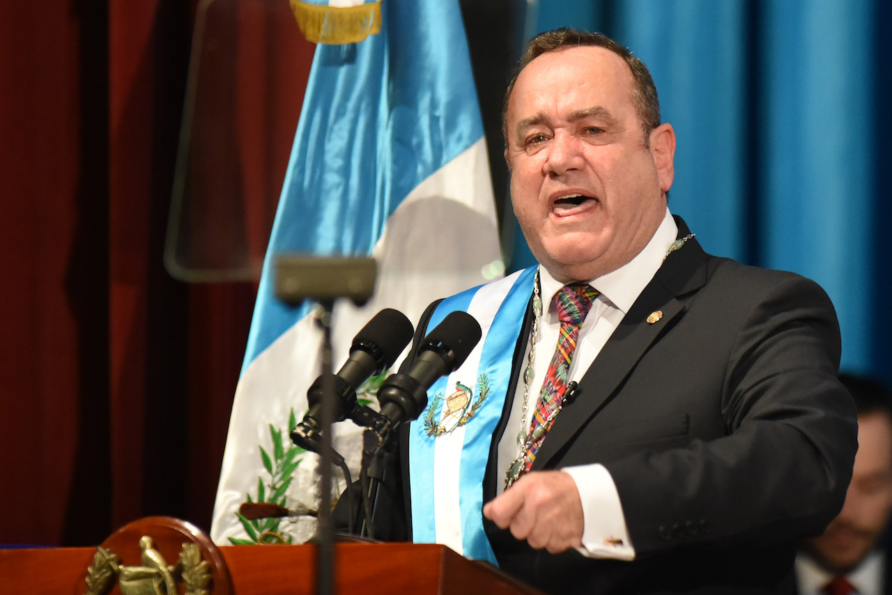 Nuevo presidente de Guatemala "¡Viva Venezuela libre!" Radio Corporacion