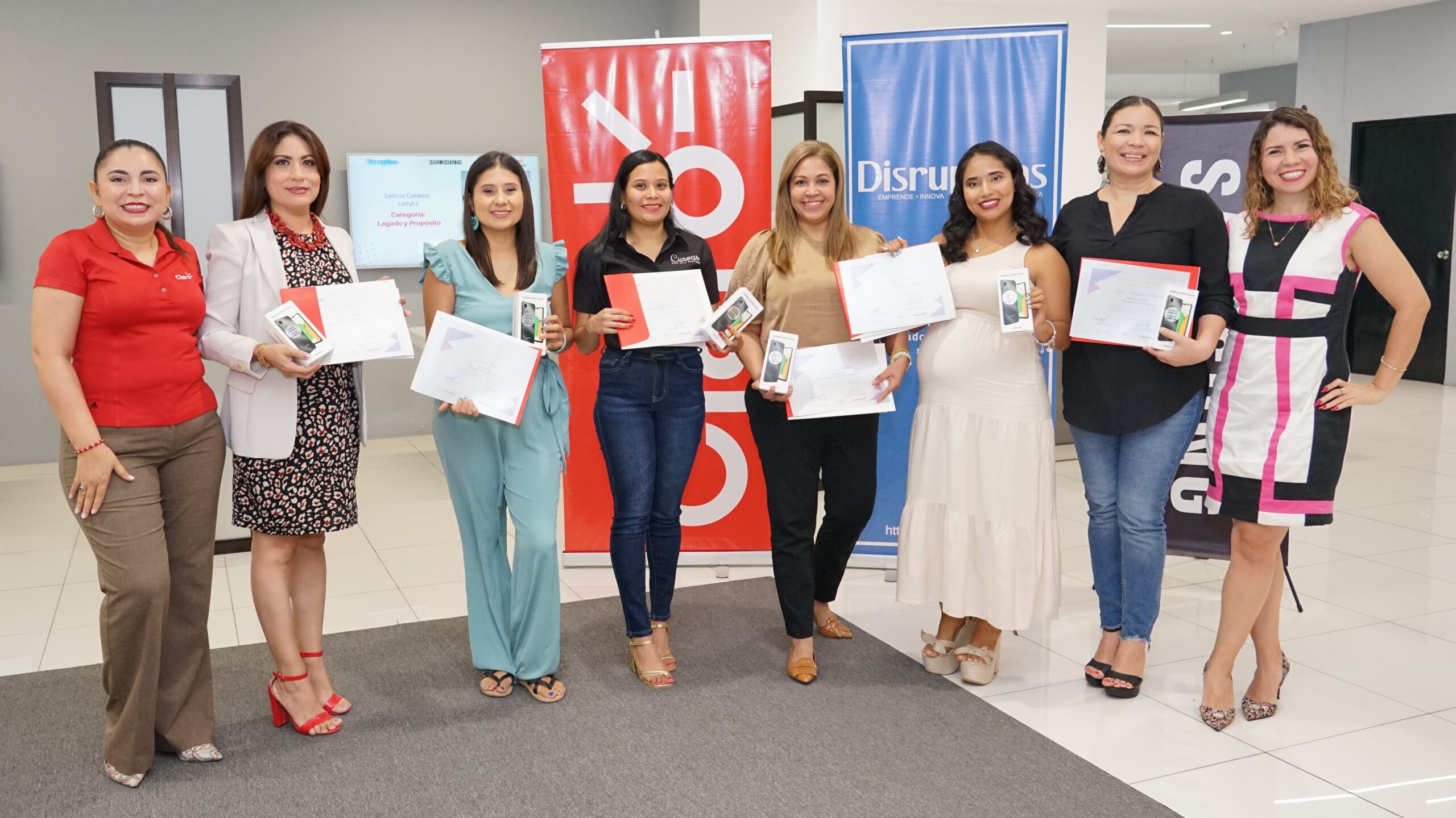 Mujeres Emprendedoras Son Premiadas En El Marco Del Día Internacional ...